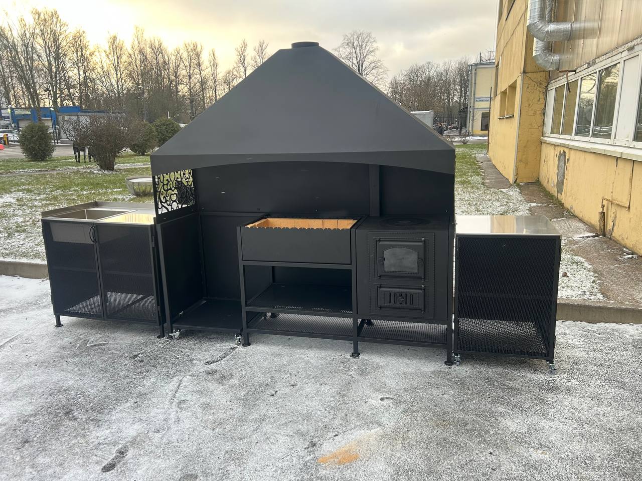 mangalnaya-zona-s-pechyu-i-mojkoj,-ulichnyij-barbekyu-kompleks,-mangal-s-tumbami-i-shkafami,-modul-pod-tandyir_2