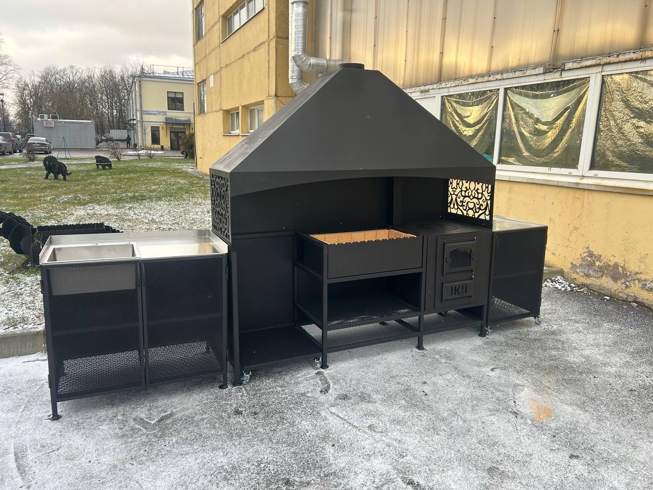mangalnaya-zona-s-pechyu-i-mojkoj,-ulichnyij-barbekyu-kompleks,-mangal-s-tumbami-i-shkafami,-modul-pod-tandyir_3