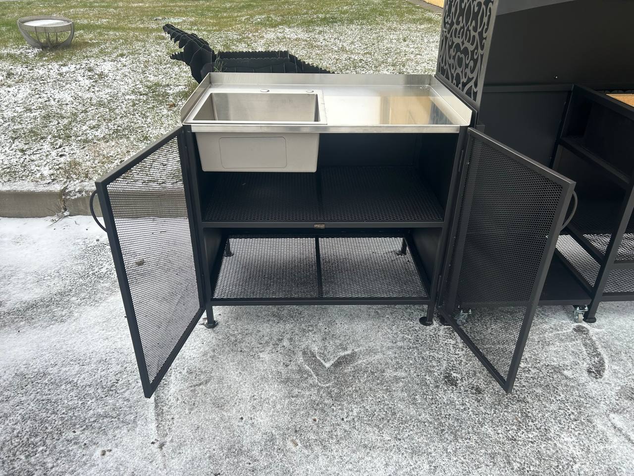 mangalnaya-zona-s-pechyu-i-mojkoj,-ulichnyij-barbekyu-kompleks,-mangal-s-tumbami-i-shkafami,-modul-pod-tandyir_5